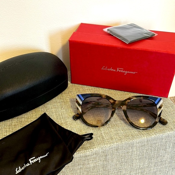 NEW Salvatore Ferragamo Winged Cat Eye Tortoise Shell Sunglasses - Picture 3 of 7